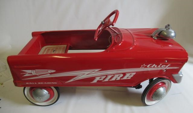 A Murray Fire Chief pedal car repainted/restored in red, Fire Chief to sides, G (Est. plus 24% Image