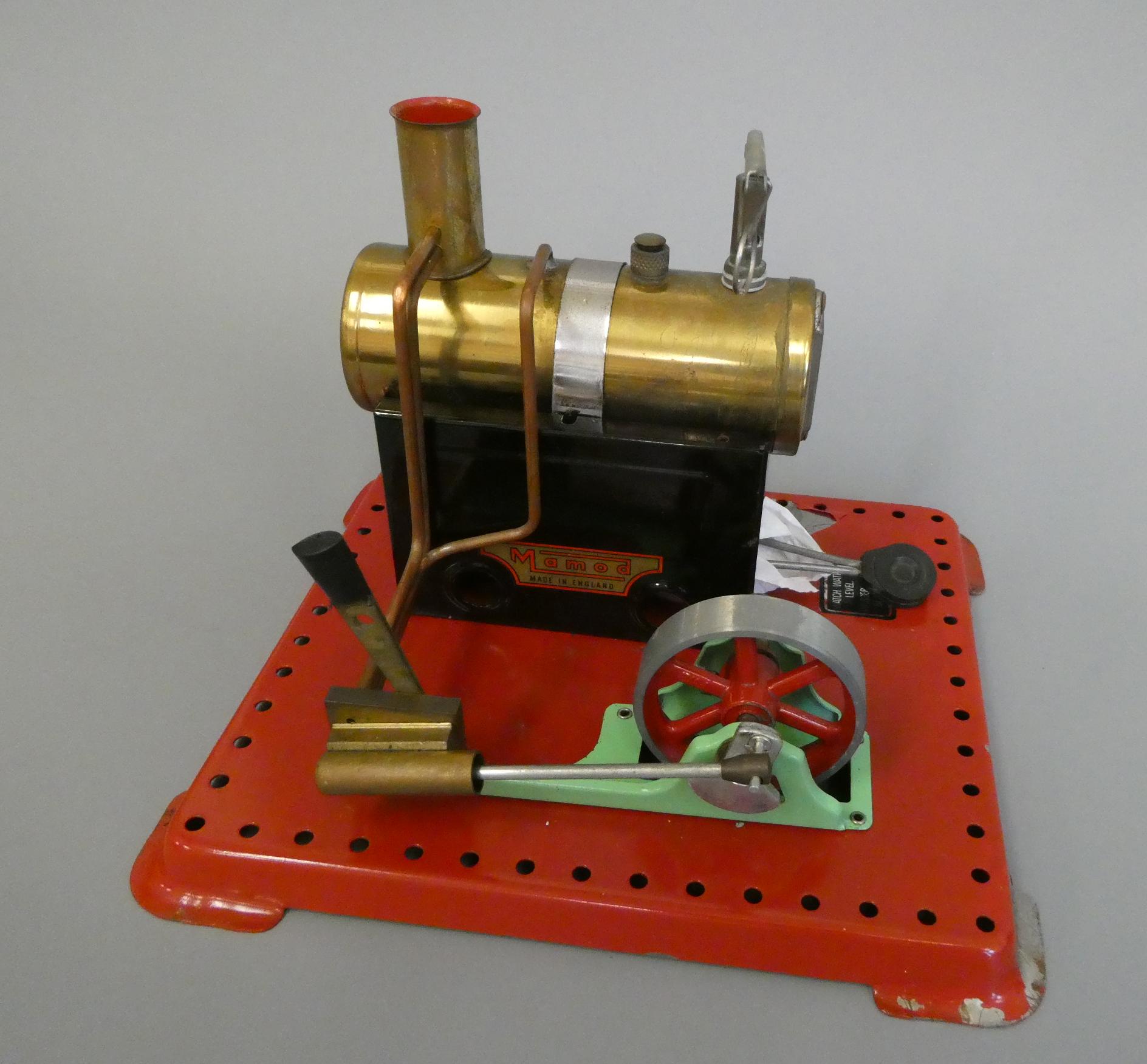 Mamod S.E.2a steam engine with water sight glass, little use, some rusting to corners and paint Image