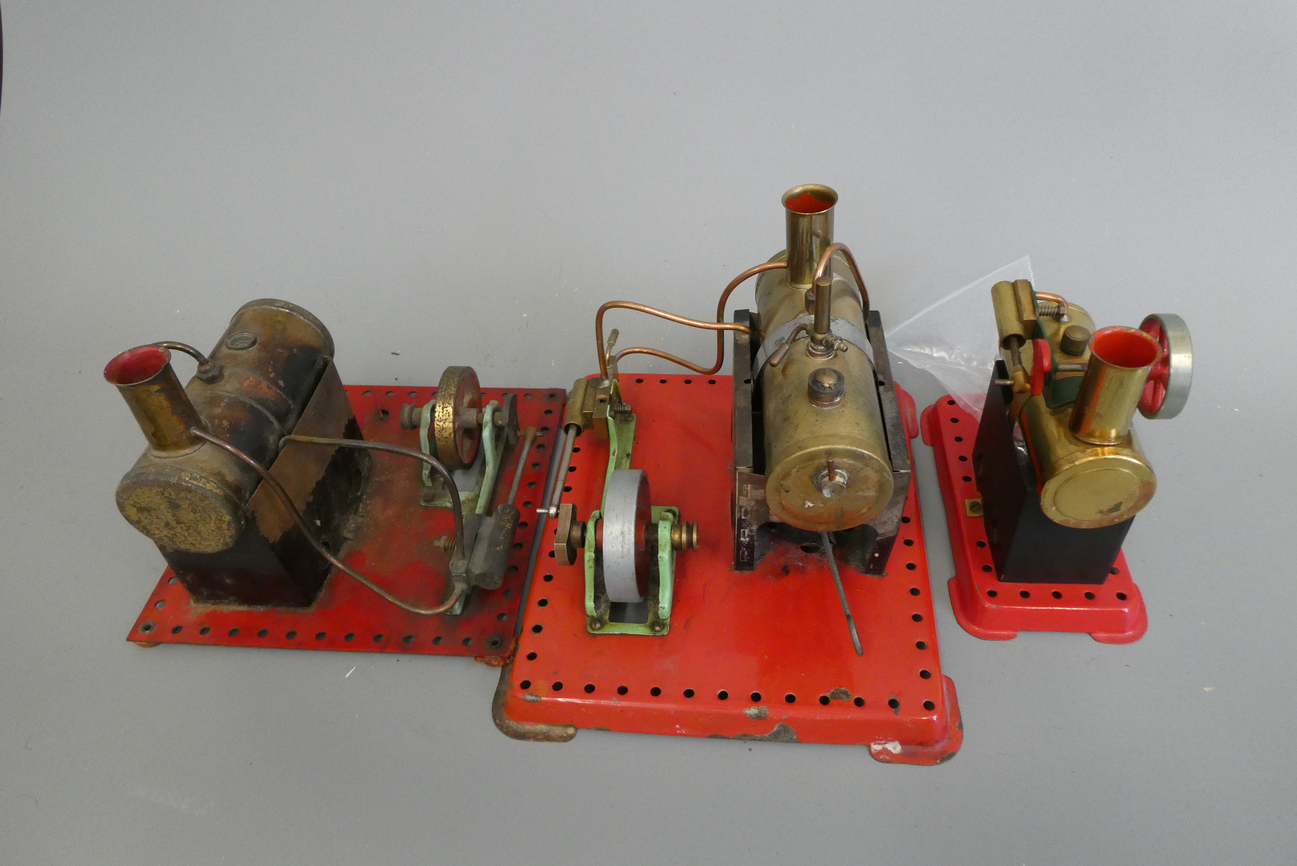 Three Mamod stationary engines comprising Minor 1 (repainted) and two SE1 single cylinder engines, Image