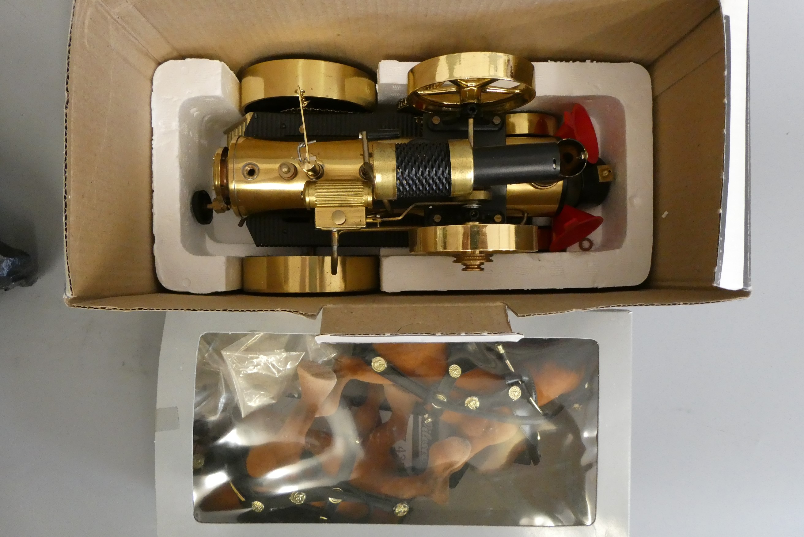 Wilesco D430 portable steam engine boxed with two horses, G-E (Est. plus 24% premium inc. VAT) Image