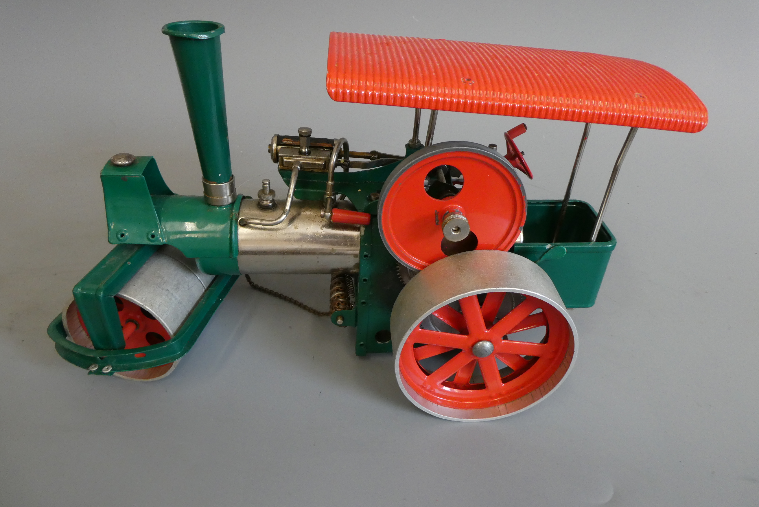 Wilesco Old Smoky Steam Roller in green, F (Est. plus 24% premium inc. VAT) Image