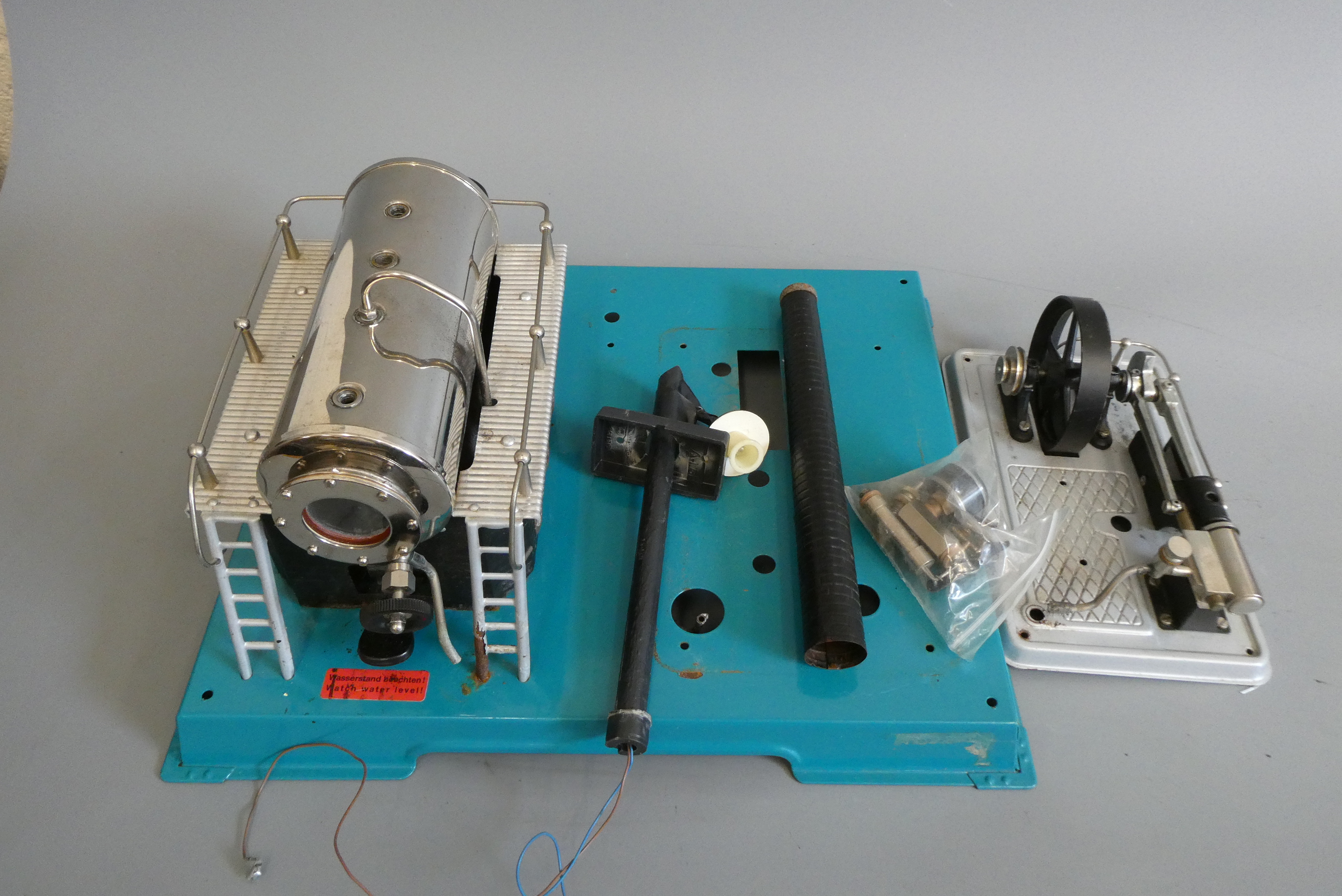 Wilesco stationary steam engine in disassembled state, F (Est. plus 24% premium inc. VAT) Image