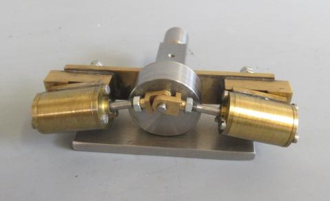 Twin horizontal oscillating engine, brass and steel construction, E (Est. plus 24% premium inc. VAT) Image