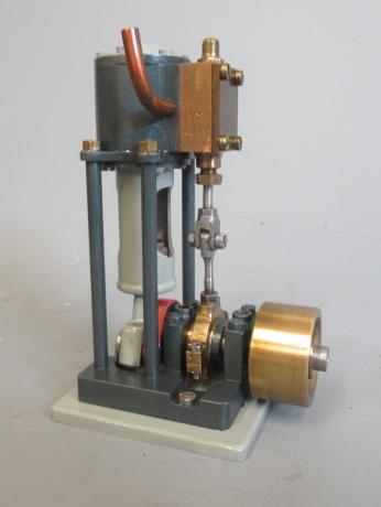 Single cylinder vertical marine type steam engine, 5/8" bore, E (Est. plus 24% premium inc. VAT) Image