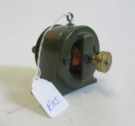 A Stuart Dynamo 4v/1 amp with pulley wheel, G (Est. plus 24% premium inc. VAT) Image