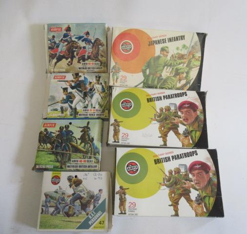 Airfix plastic figures including Waterloo soldiers and British paratroops, some items painted, F Image