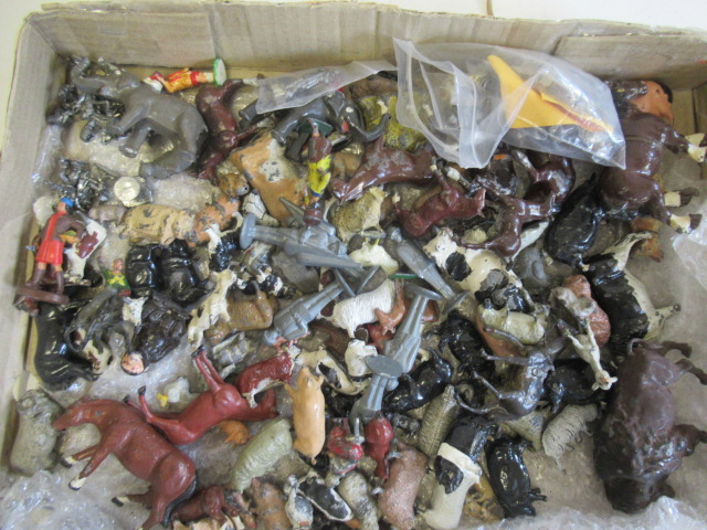 Playworn Britains farm and zoo animals and figures, F-P (Est. plus 24% premium inc. VAT) Image