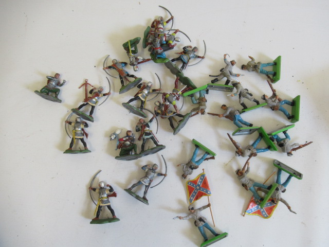 Britains plastic Bowman figures and American Civil War soldiers, F (Est. plus 24% premium inc. VAT) Image