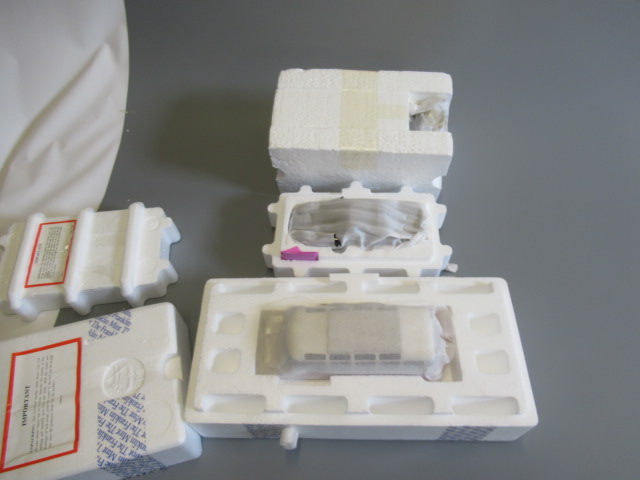 Franklin Mint BMW 328 Roadster, Porche 911 Carrera and VW Classic Minibus, all items boxed, E-M Image