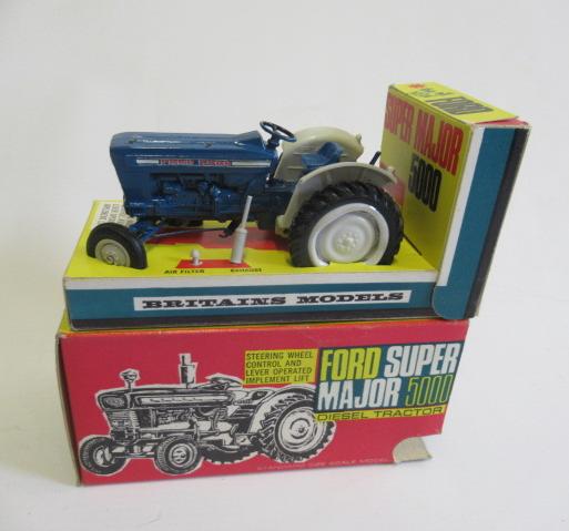 Britains 9527 Ford Major 5000 tractor, box G, model E, no driver (Est. plus 24% premium inc. VAT) Image