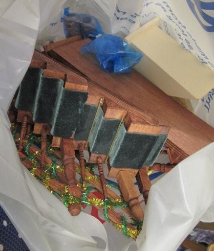 A Georgian style "Anglesey Dolls Houses" dolls house, with three hinged openings revealing twelve Image