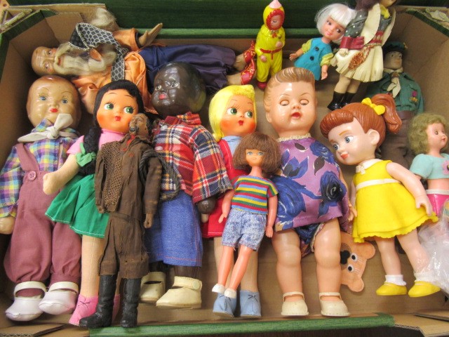 Two trays of mixed vintage dolls and figures, including celluloid, plastic, composition and vinyl Image