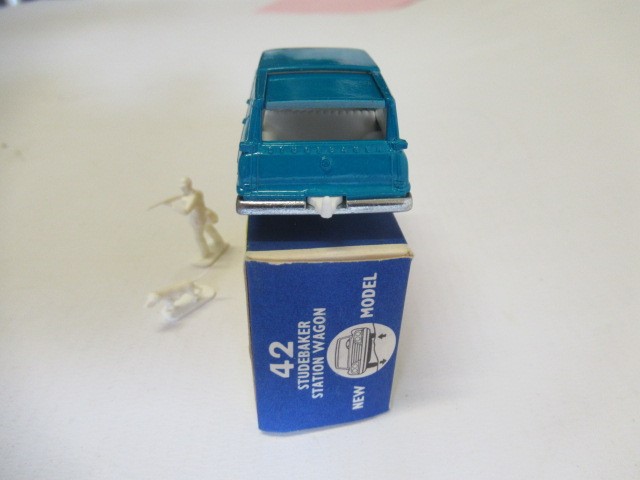 Matchbox 42b Studebaker Lark Wagonaire, light blue body and sliding roof, box M, model M (Est. plus Image