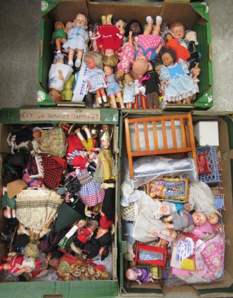 Three trays of mixed vintage dolls Image