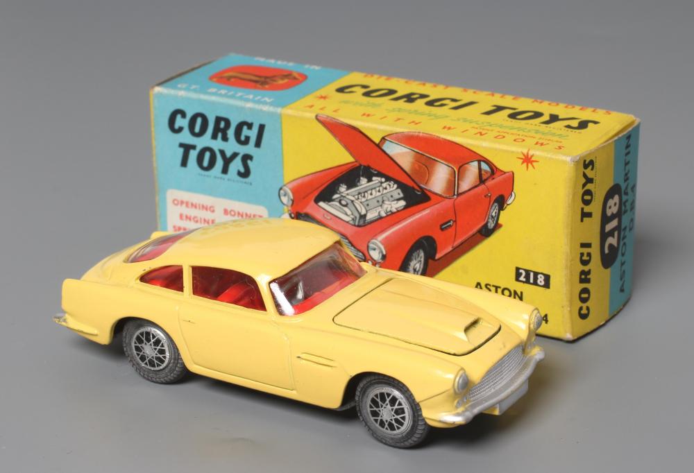 Corgi 218 Aston Martin DB4 in yellow, box G, model E (Est. plus 24% premium inc. VAT) Image