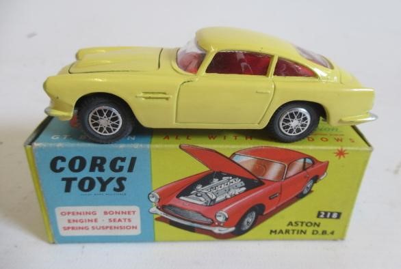 Corgi 218 Aston Martin DB4 in yellow, box G, model E (Est. plus 24% premium inc. VAT) Image