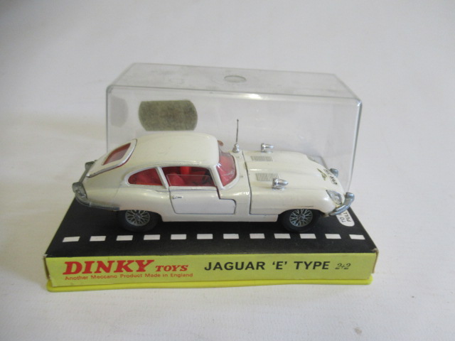 Dinky 131 E-Type 2+2 in white, box G+, model G (Est. plus 24% premium inc. VAT) Image