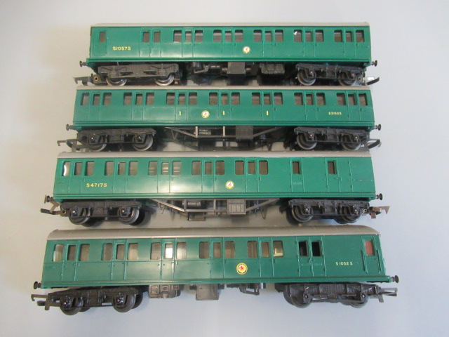 Triang S.R. D.M.U. with two centre coaches and driving trailer, G-E (Est. plus 24% premium inc. VAT) Image