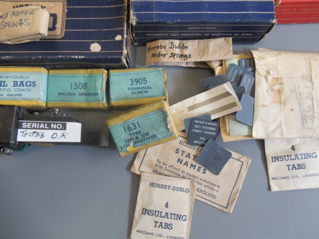 Hornby Dublo accessories including 5090 six Telegraph poles Image