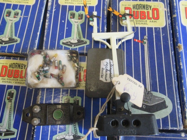 Hornby Dublo accessories including 5090 six Telegraph poles Image