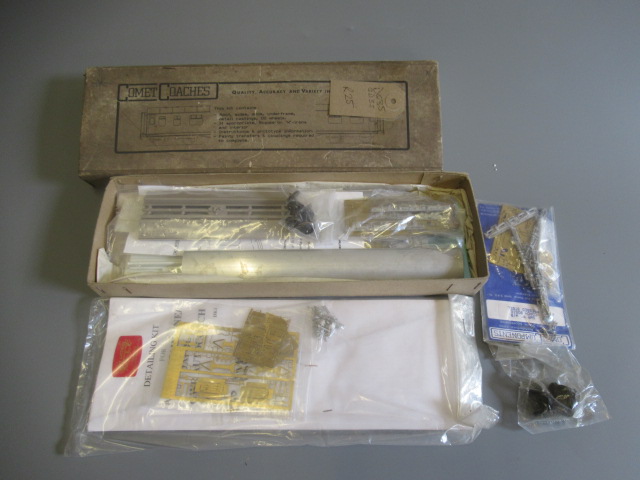 Comet coaches brass kit for G.W.R. Collett Corridor composite with wheels and bogies Image