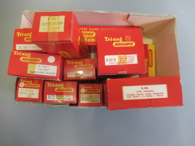 Triang Railways R52S 0-6-0 3F Tank, G.W.R. Brake, six goods wagons, buffer stops and level crossing, Image