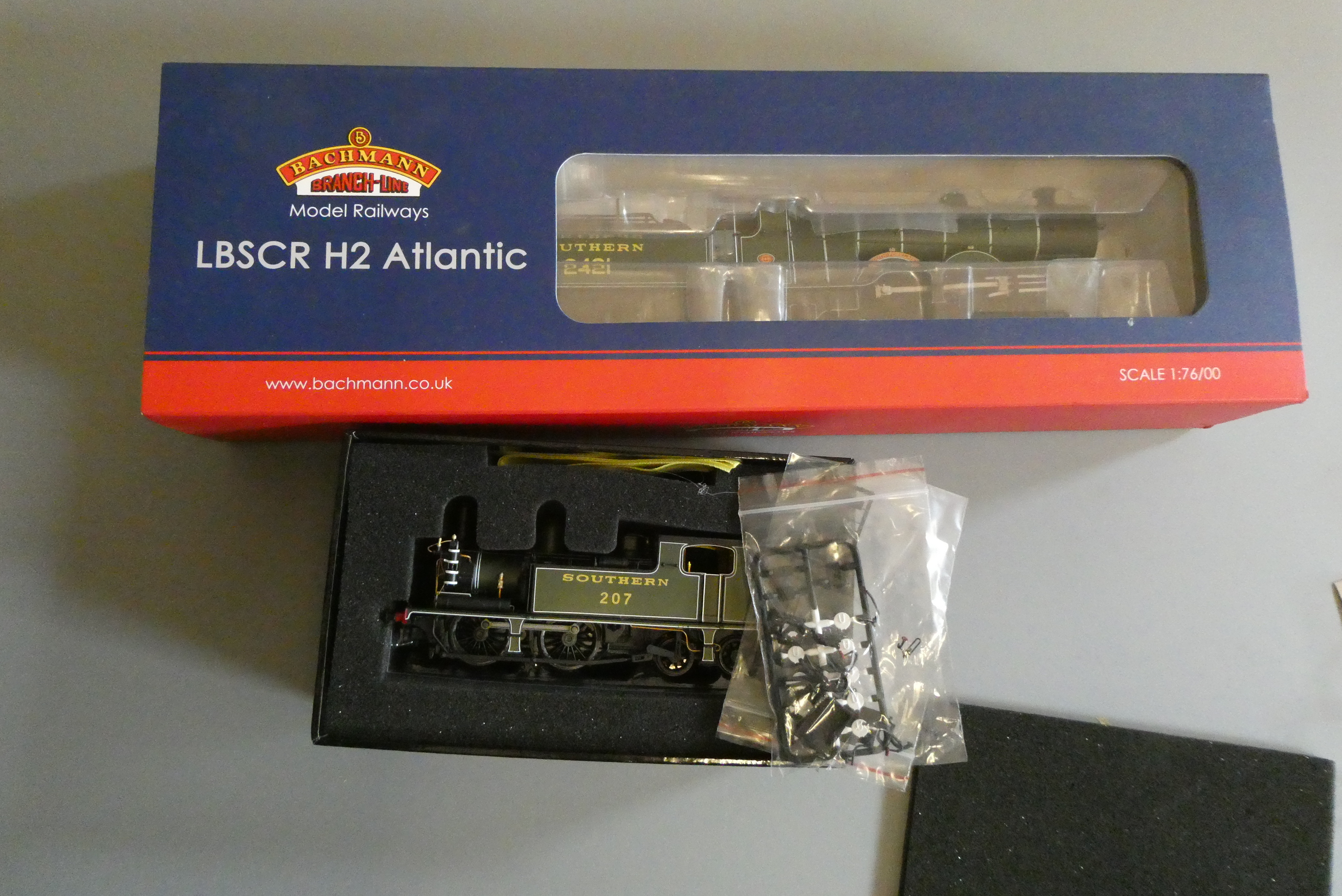 Bachmann S.R. H2 South Foreland Maunsell green and Kernow Adams S.R. 02 in Maunsell green (Est. plus Image