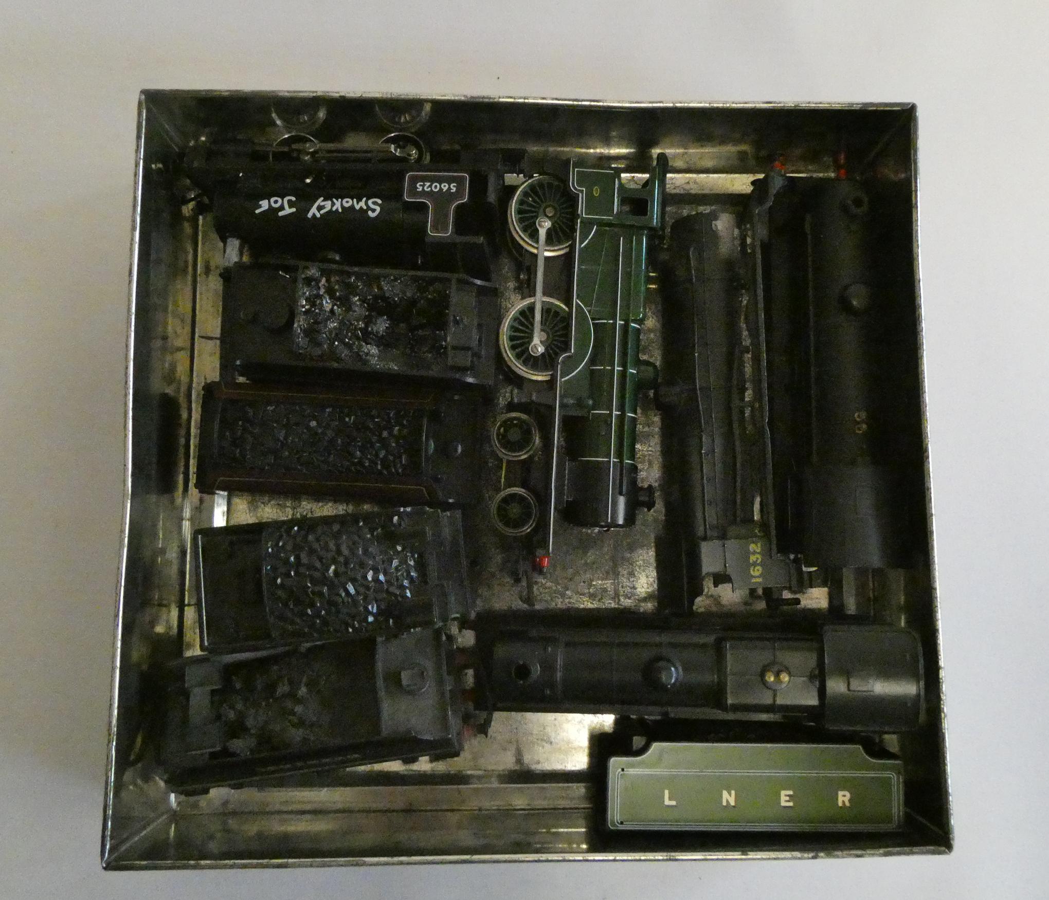 Unboxed playworn trains by Hornby and others including spare locomotive badges, F-P (Est. plus 24% Image