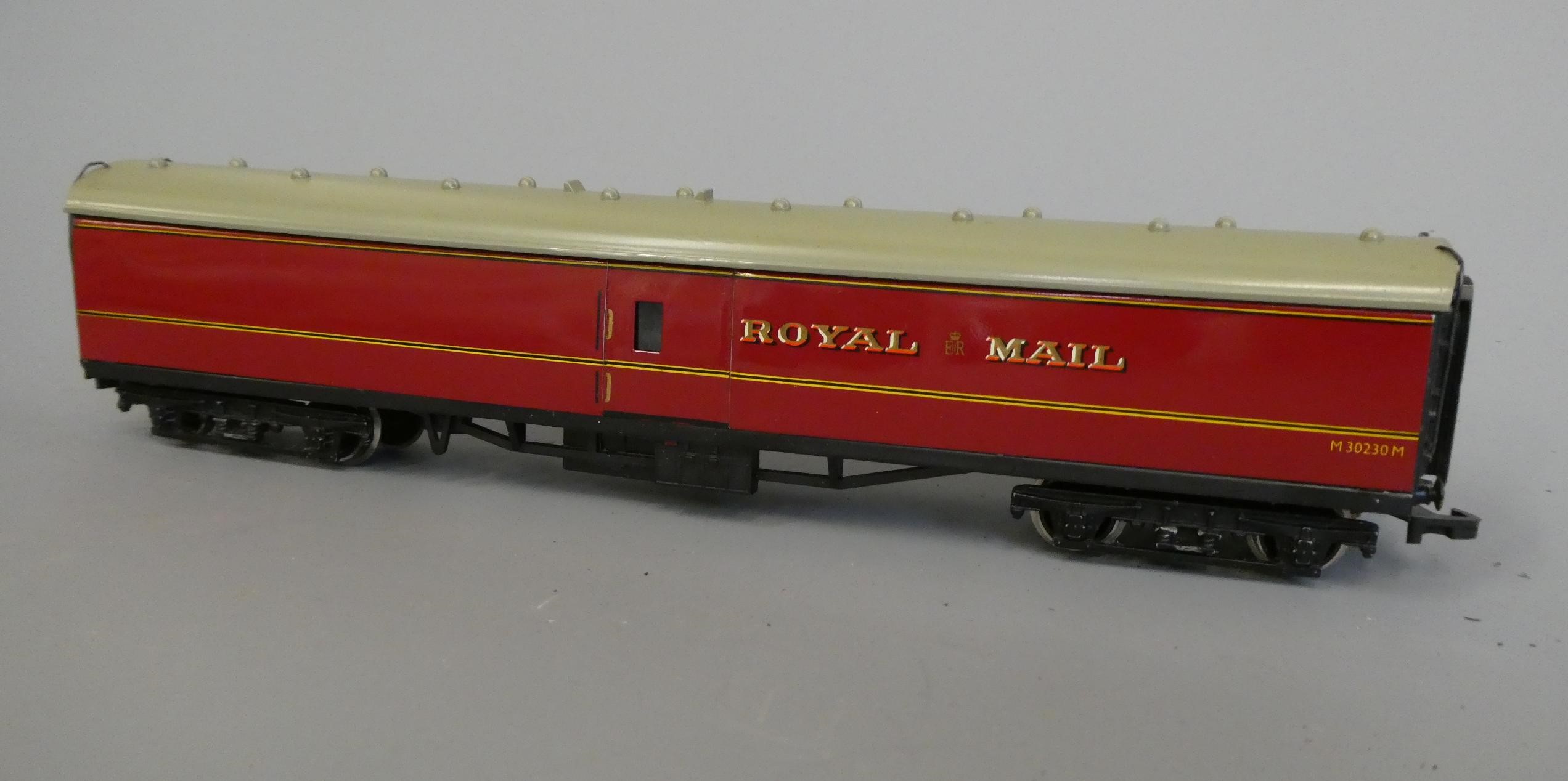 A possibly unique Hornby Dublo Super Detail operating T.P.O. coach Image