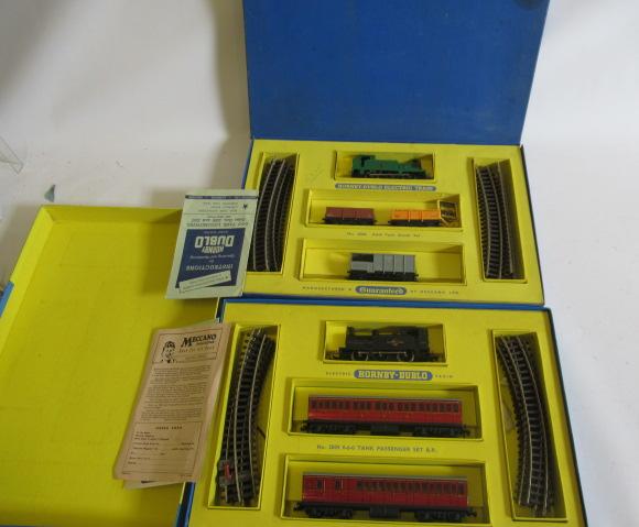 Hornby Dublo Train Set 2009 Passenger Tank with black 0-6-0 and two coaches Image