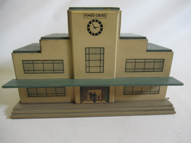 Hornby Dublo pre-war wooden mainline station building, cream/grey with printed sides, no canopy or Image