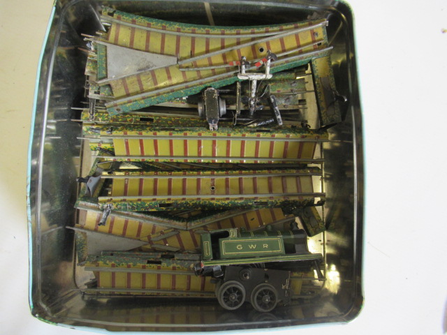 Bing table top railway clockwork track, two signals and G.W.R. Tank (AF) (Est. plus 24% premium inc. Image