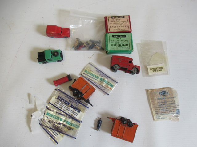 Hornby Dublo accessories including Dublo Dinky vehicles, passengers and station staff, F-G (Est. Image