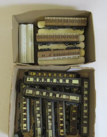 Twenty unboxed passenger coaches by Hornby and others including Pullman cars and L.N.E.R. stock, F Image