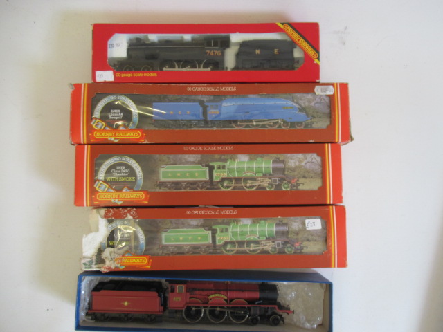 Hornby A4 Seagull, two D49 Cheshire, B12 N.E. Black and Hogwart's Castle, boxed G (5) (Est. plus 24% Image