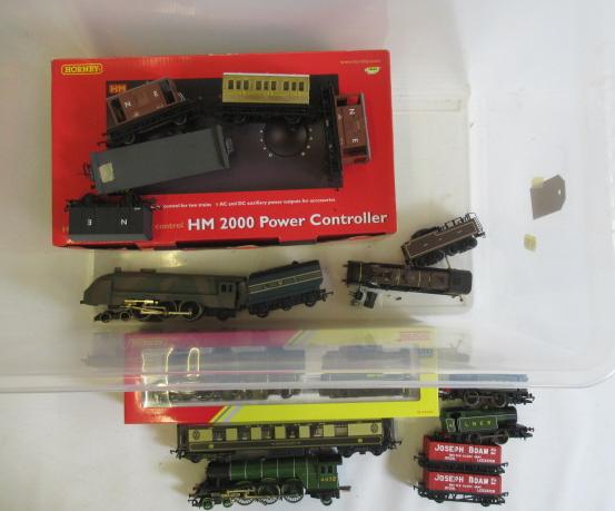 Hornby Railways Flying Scotsman, two small 0-4-0T rolling stock and HM2000 power controller, some Image