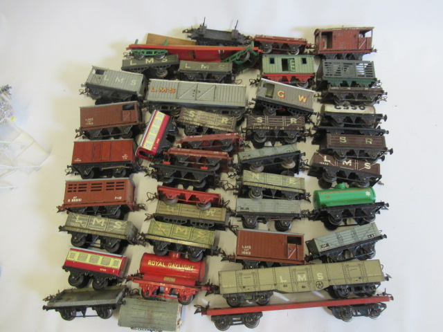 Unboxed playworn Hornby goods rolling stock, most items have paint damage or rusting, F-P (Est. plus Image