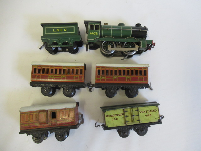 Karl Bub electric 0-4-0 locomotive and tender finished in L.N.E.R. green, 4476 to cab, and three Image