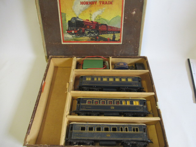 Hornby E320 Riviera Blue Train Set, box F, no locomotive, three C.I.W.L. coaches in F-P condition Image