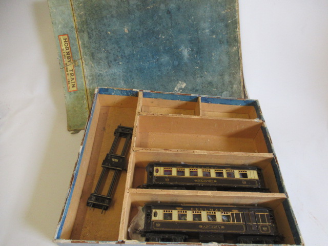 Hornby No.2 Pullman Set Box in poor condition and two Pullman coaches Iolanthe and Arcadia, F (Est. Image