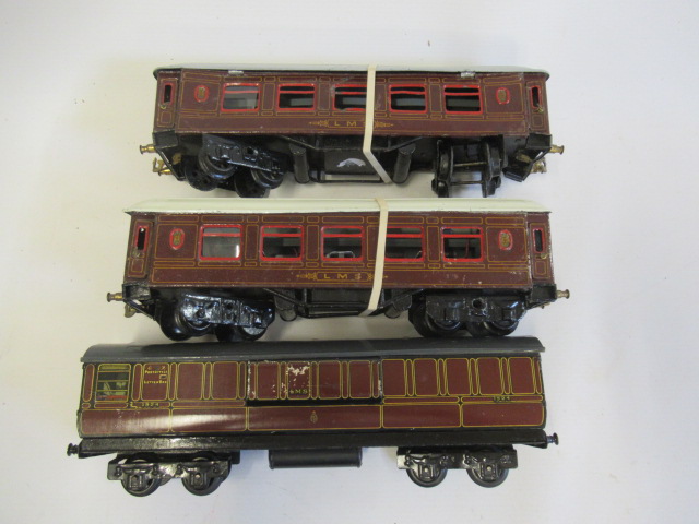 Two Bing L.M.S. saloon coaches and Carrette T.P.O. in L.M.S. red, F (Est. plus 24% premium inc. VAT) Image