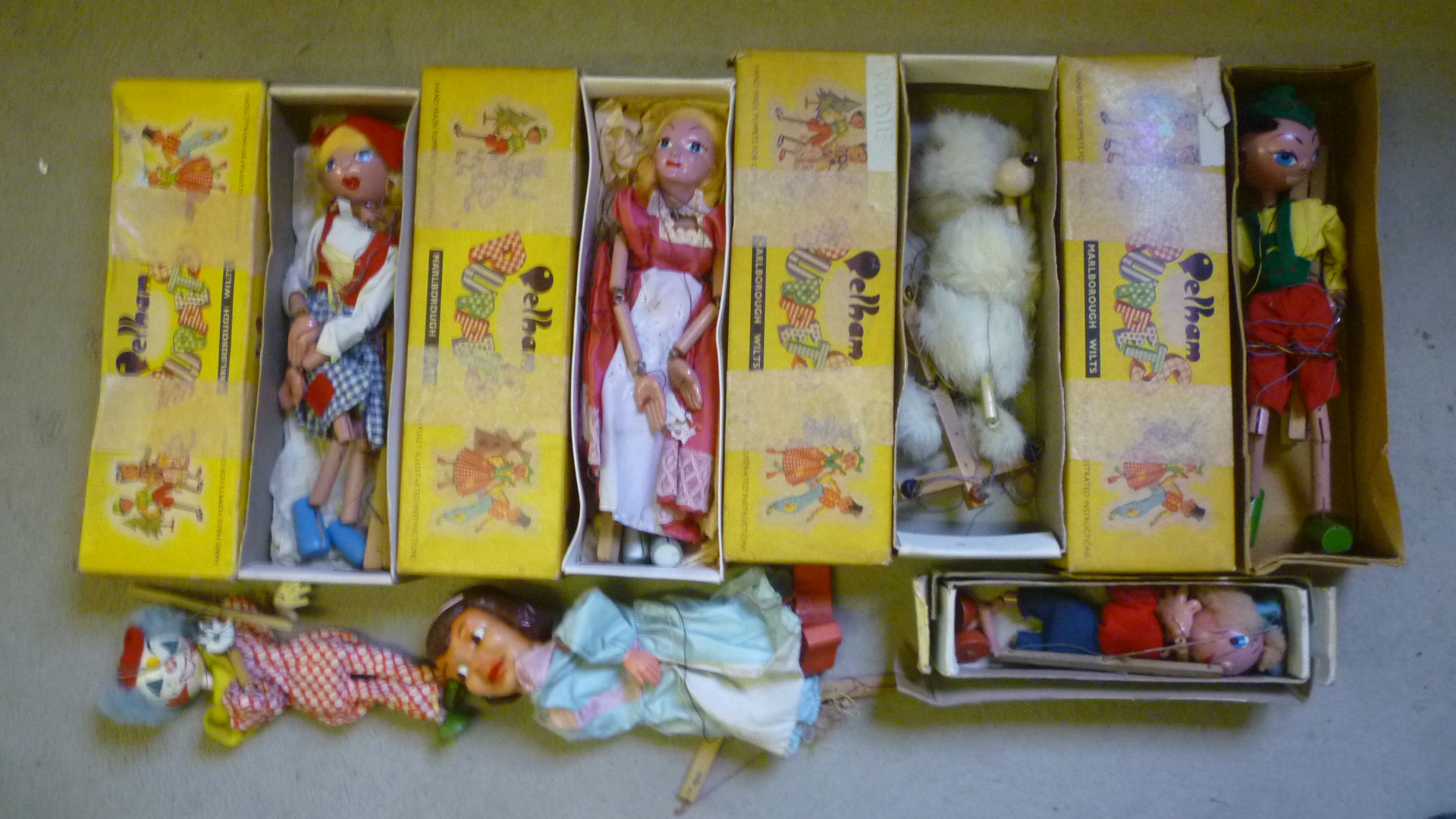 Five Pelham puppets Dutch Girl Image