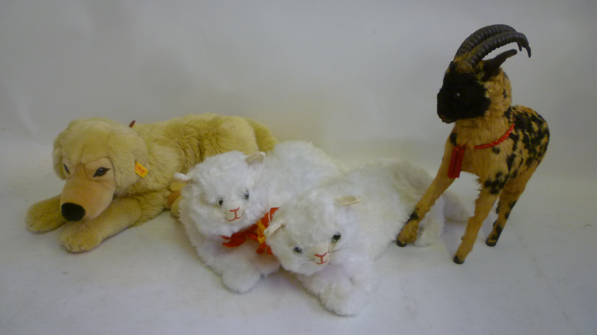 A Steiff retriever Image