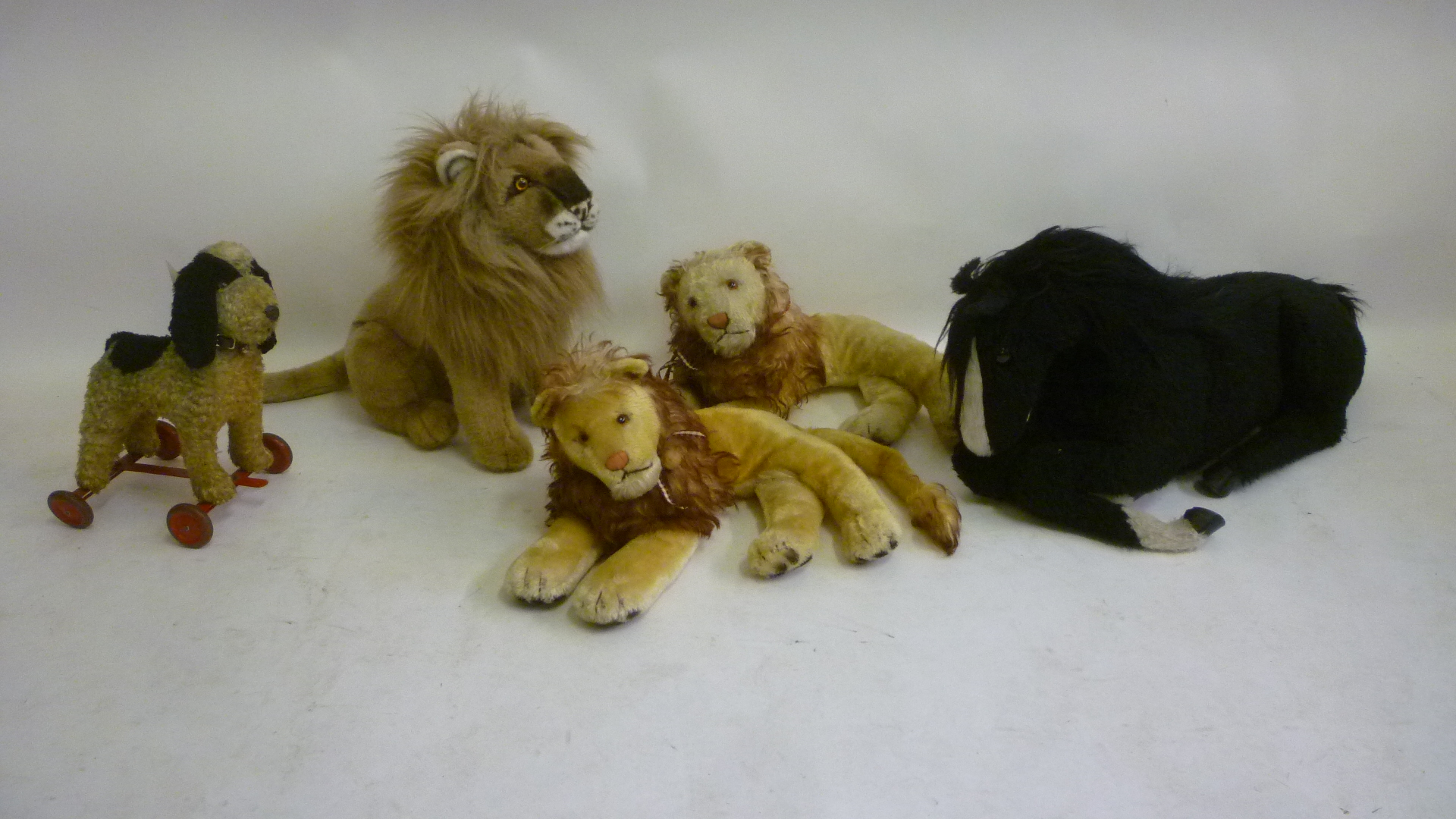 Two Pedigree recumbent lions Image