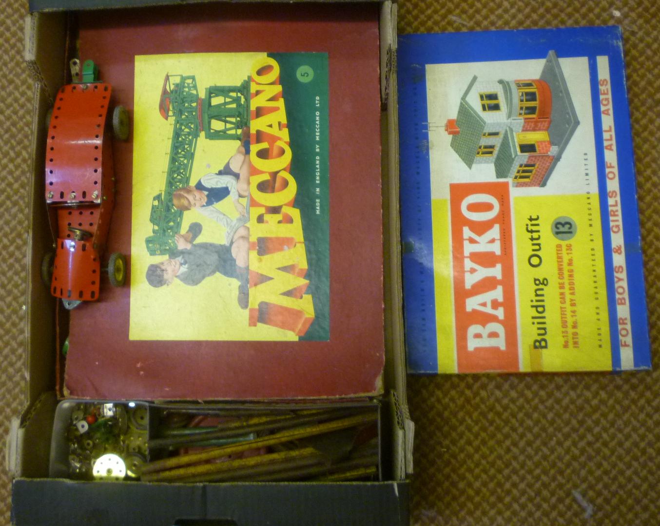 A Meccano Outfit No 5 with green and red parts and instruction book Image