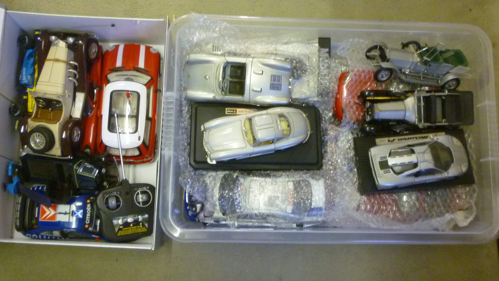 Various mainly larger scale car models comprising five Maisto Image