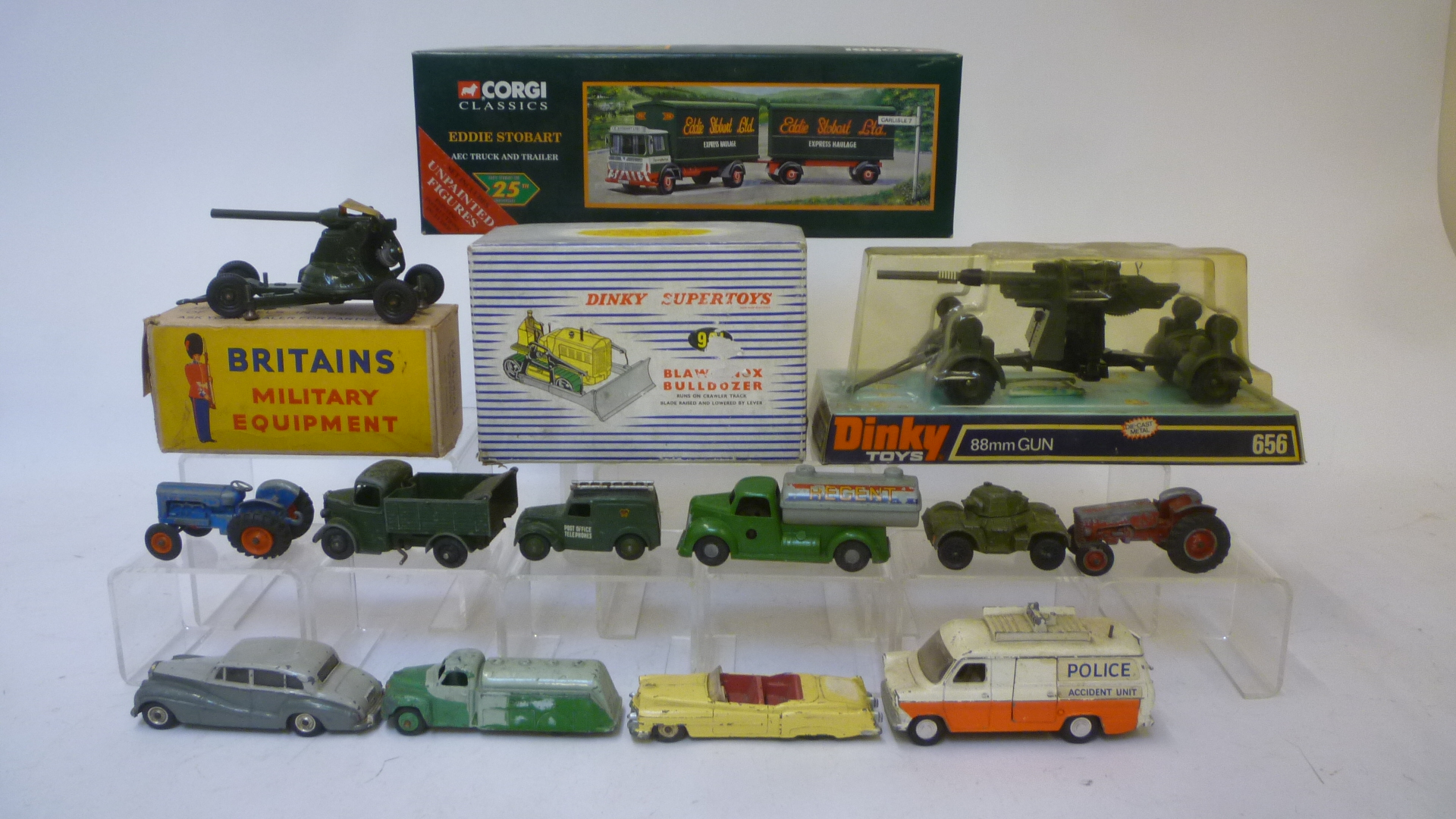 A Britains 1717 two pounder Anti-Aircraft FT Gun on Chassis Image