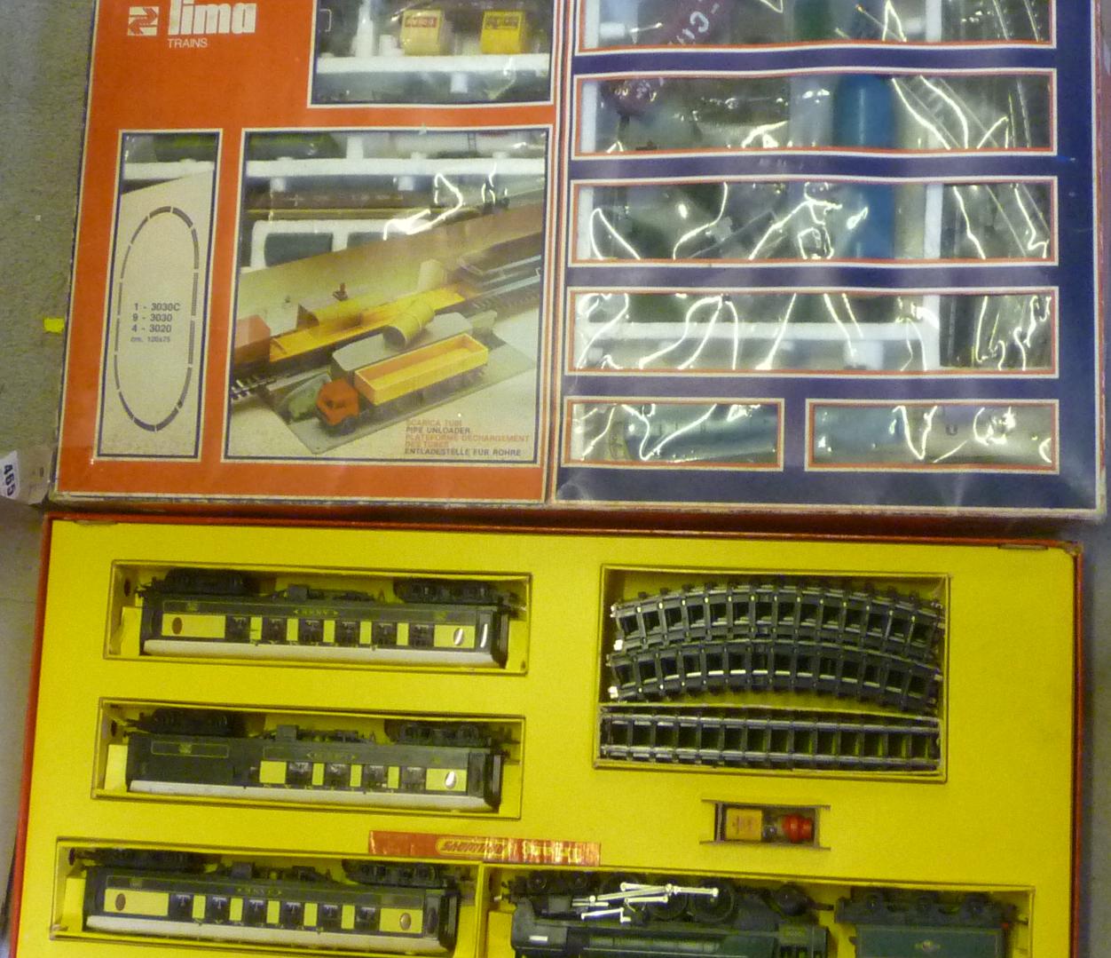 Triang RS3 Passenger Train Set with Britannia locomotive Image