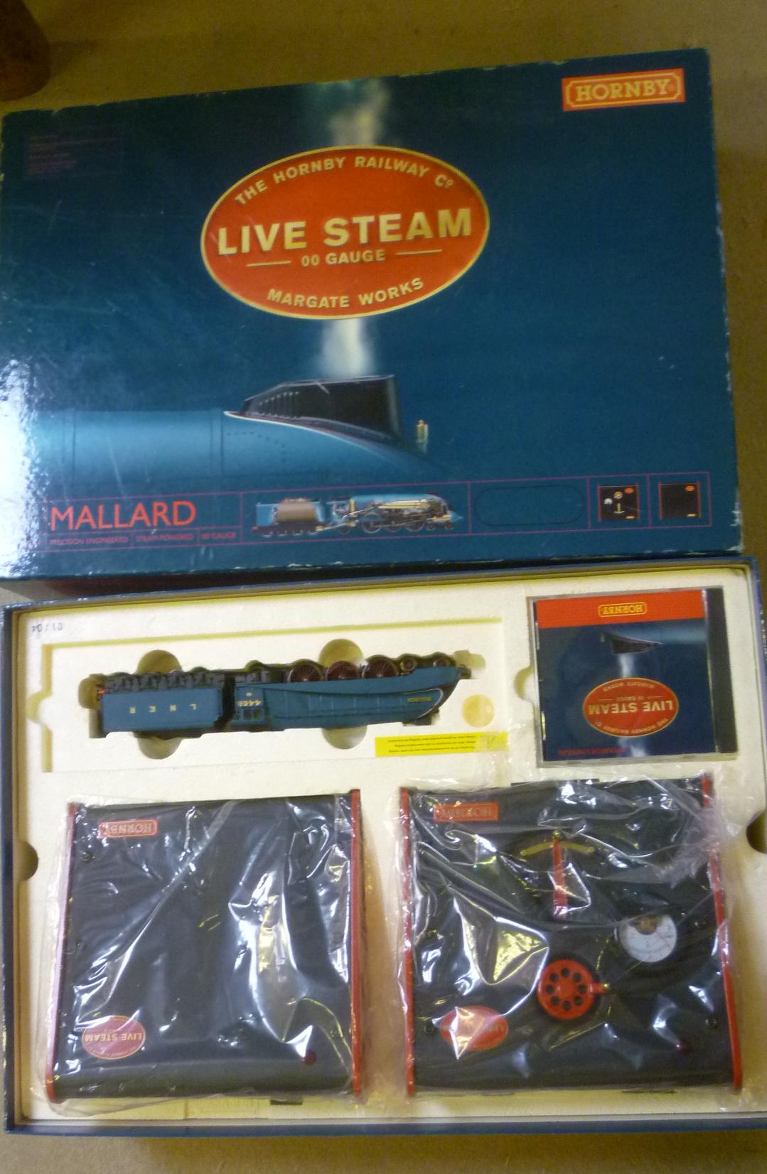 Hornby Live Steam Train Set with live stream L.N.E.R. A4 Mallard locomotive and controller Image