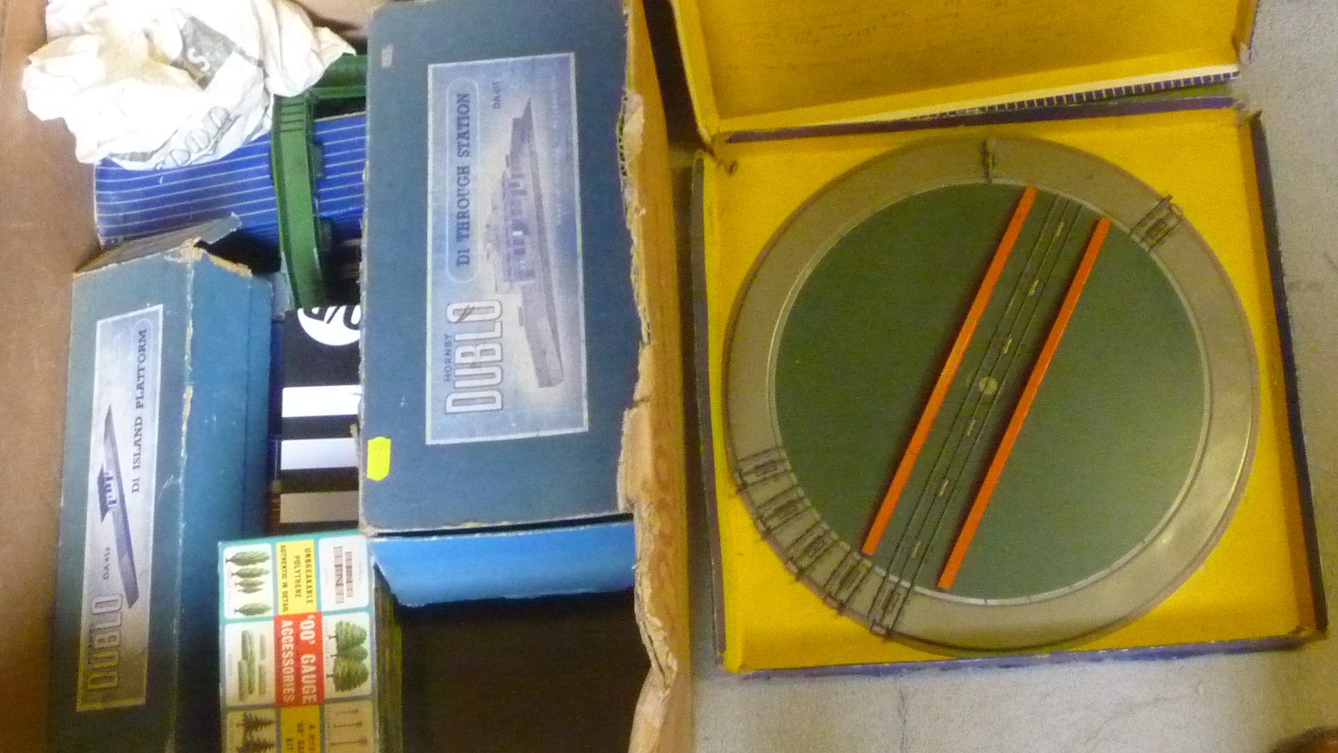 Hornby Dublo trains including L30 Class 20 Diesel locomotive Image